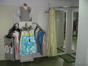 Торговое оборудование  для магазина одежды (продажа вывески)  - Изображение #1, Объявление #382078