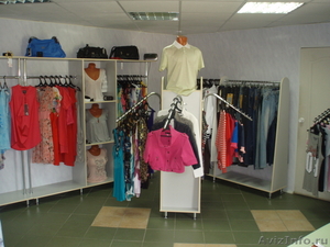 Торговое оборудование  для магазина одежды (продажа вывески)  - Изображение #2, Объявление #382078