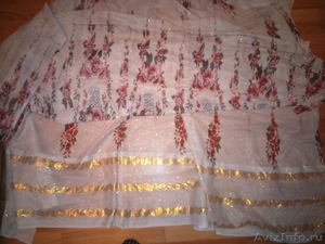 Тюль белая с крупным цветным узором и золотым люрексом. Винтаж, 1970-е годы - Изображение #1, Объявление #1539401